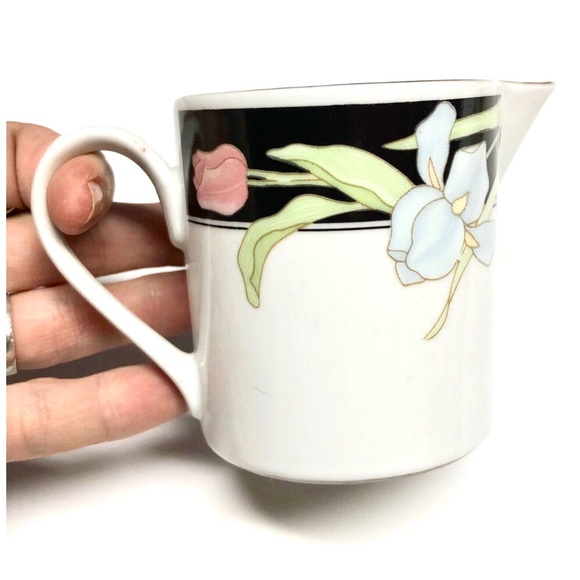 3/$24 FAIRFIELD Classic VANESSA White/Black Trim Tulips Iris Fine China Creamer - Picture 2 of 6